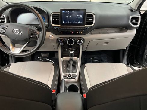 Used 2025 Hyundai Venue SEL image 33