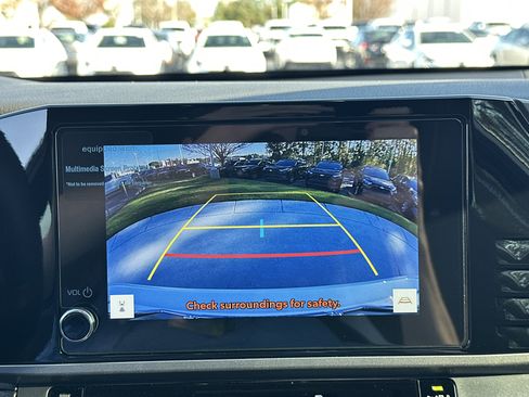 Certified 2025 Toyota Camry SE image 25