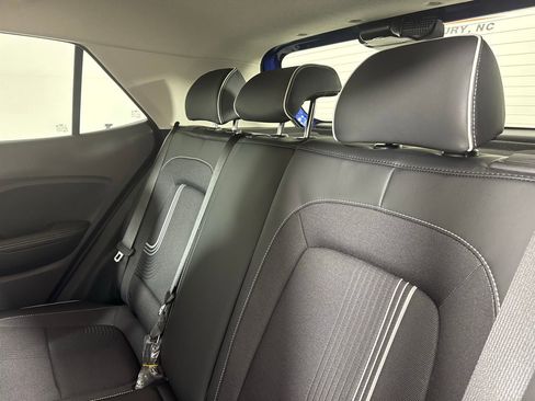 Used 2025 Hyundai Venue Limited image 37