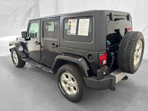 Used 2015 Jeep Wrangler Unlimited Sahara w/ Connectivity Group AWD/4WD image 4