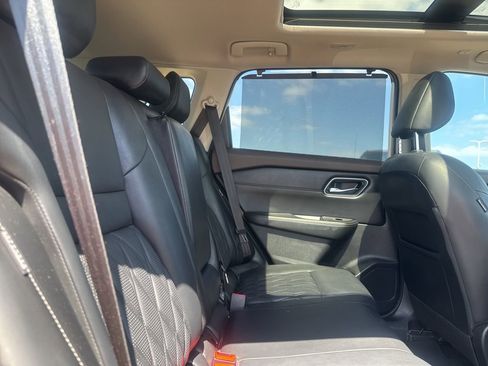 Certified 2022 Nissan Rogue Platinum w/ Head-Up Display Package image 28