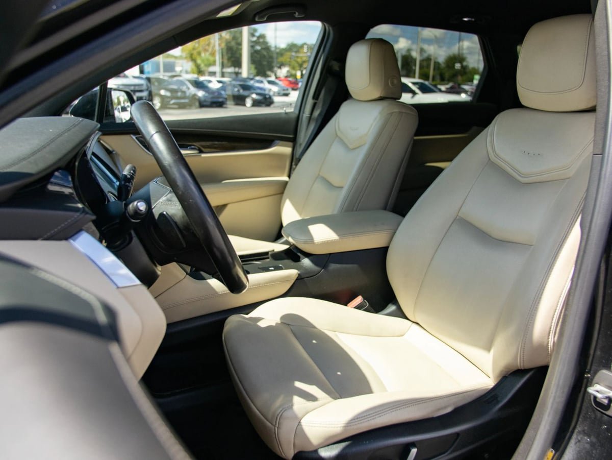 Used 2019 Cadillac XT5 FWD image 18