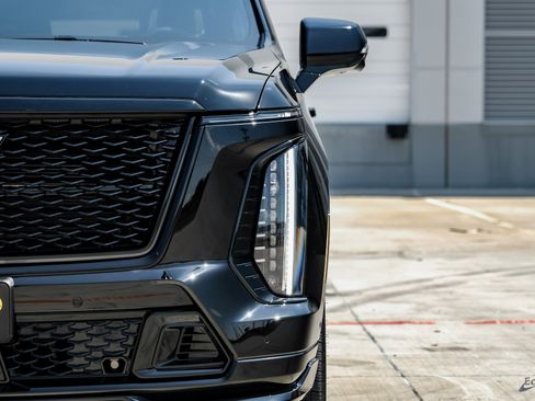 Used 2025 Cadillac Escalade V image 29