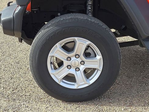 Used 2018 Jeep Wrangler Unlimited Sport S image 11