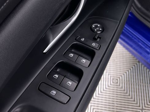 Used 2025 Hyundai Elantra SEL image 15