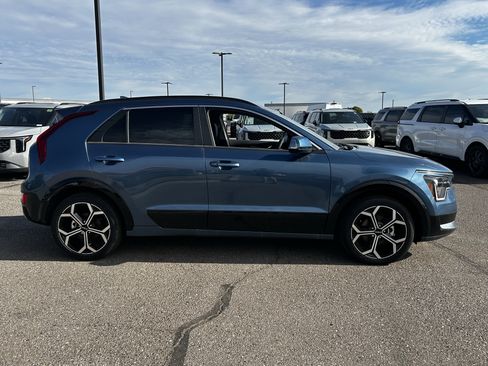 Used 2025 Kia Niro EX Touring FWD image 5