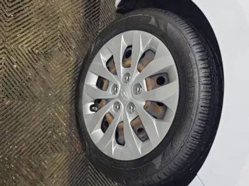 Used 2017 Hyundai Elantra GT image 11