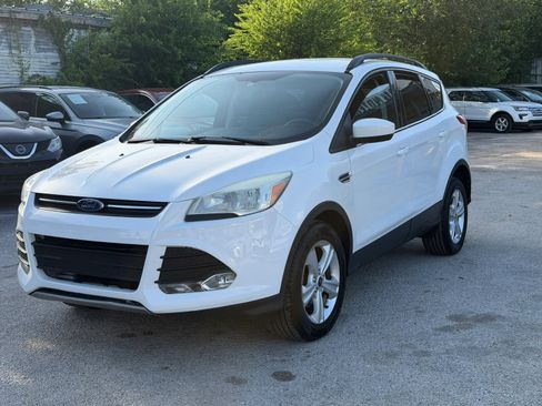 Used 2016 Ford Escape SE w/ Equipment Group 201A FWD image 3