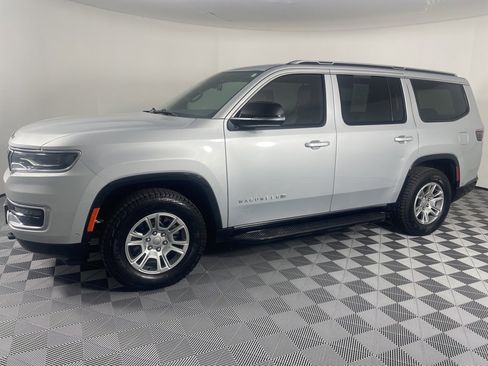 Used 2024 Jeep Wagoneer 4WD w/ HD Trailer Tow Package image 6