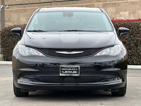 Used 2024 Chrysler Voyager LX image 9