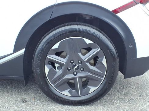 Certified 2025 Kia EV6 Light w/ Light LR Technology Package RWD image 8
