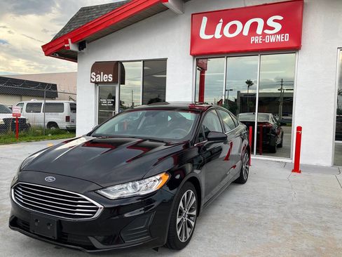 Used 2020 Ford Fusion SE image 3
