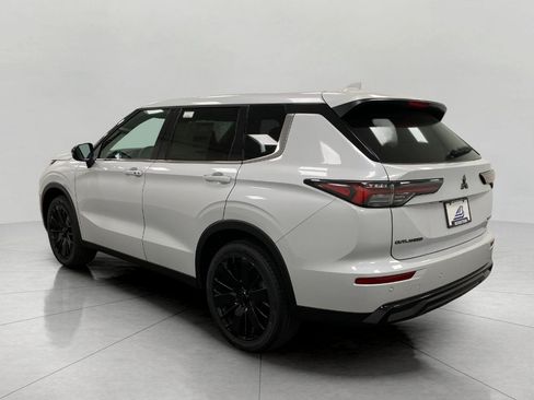 New 2026 Mitsubishi Outlander LE AWD/4WD image 38