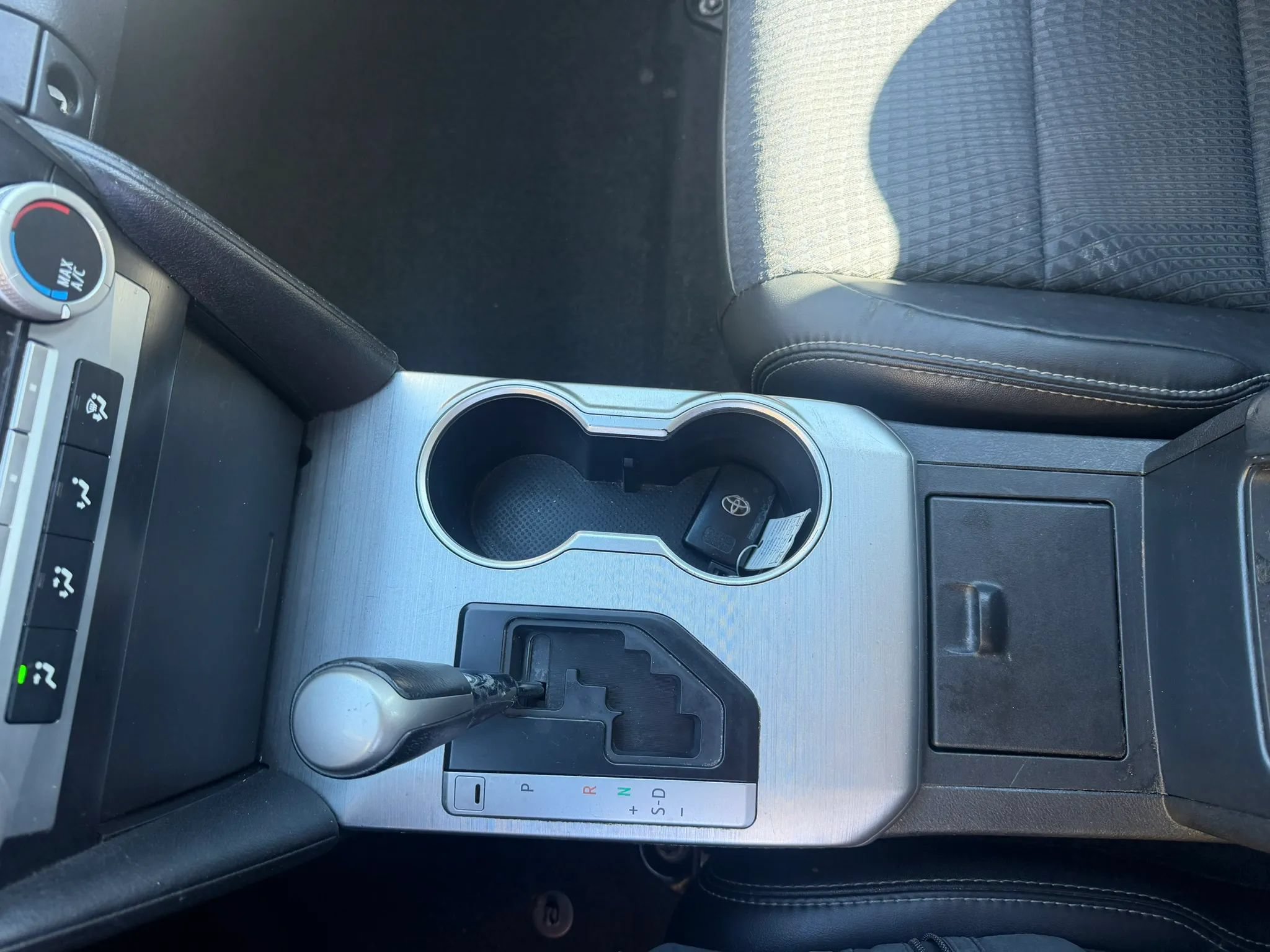Used 2012 Toyota Camry SE FWD image 21
