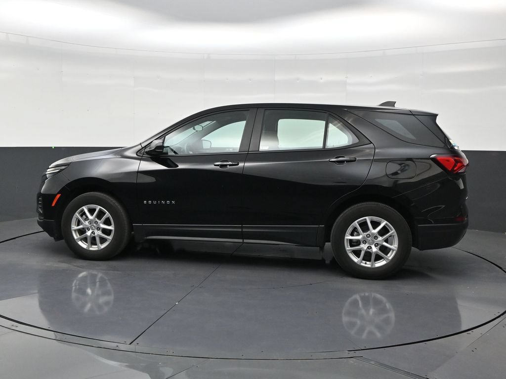 Used 2024 Chevrolet Equinox LS FWD image 2