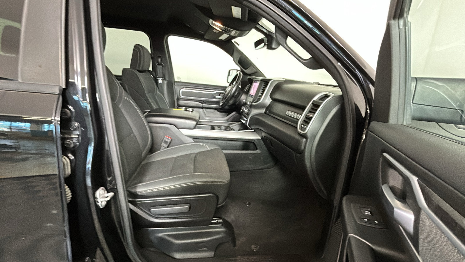 Used 2022 RAM 1500 Big Horn AWD/4WD image 35