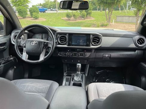 Used 2017 Toyota Tacoma TRD Off-Road w/ Tow Package (A/T) AWD/4WD image 82