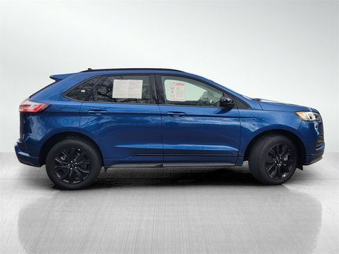 Used 2024 Ford Edge SE w/ Black Appearance Package image 3
