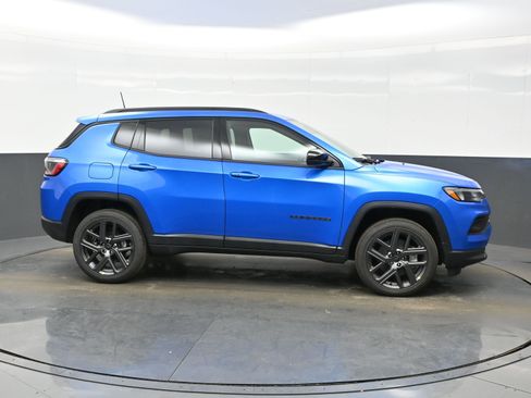 New 2026 Jeep Compass Latitude AWD/4WD image 10