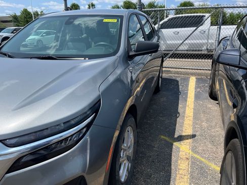 Used 2024 Chevrolet Equinox LS w/ Driver Confidence II Package FWD image 6