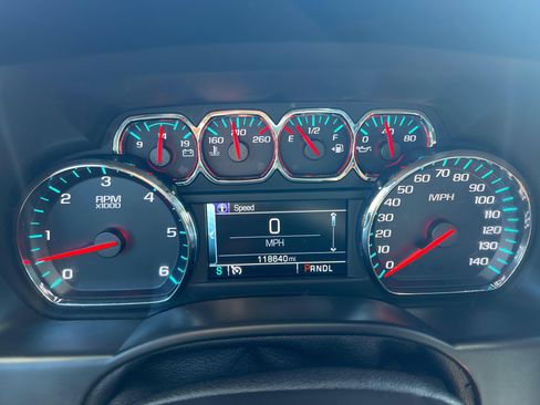 Used 2020 Chevrolet Suburban LT w/ Luxury Package image 12