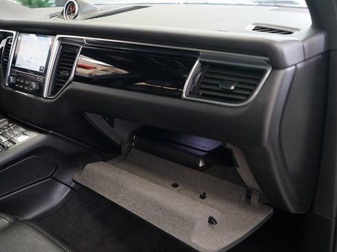 Used 2018 Porsche Macan image 50