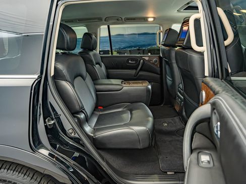 Used 2017 INFINITI QX80 4WD w/ Driver Assistance Package image 37