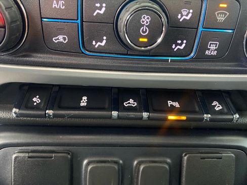 Used 2018 GMC Sierra 2500 SLT w/ Snow Plow Prep Package image 9