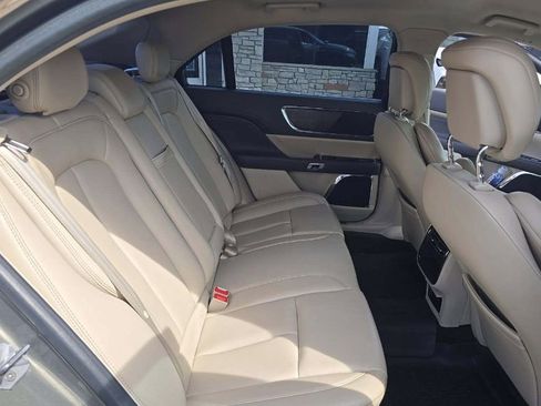Used 2017 Lincoln Continental Premiere image 20