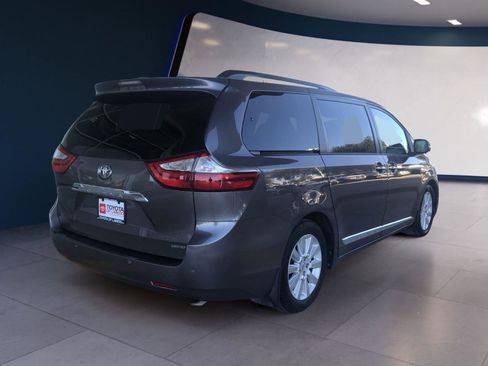 Used 2016 Toyota Sienna Limited Premium image 5
