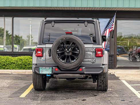 Used 2023 Jeep Wrangler Unlimited Sahara AWD/4WD image 12