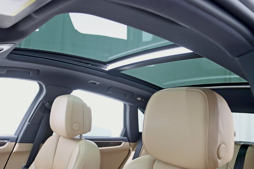 Used 2022 Porsche Macan AWD/4WD image 26