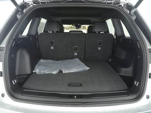 New 2025 Jeep Grand Cherokee Altitude image 5