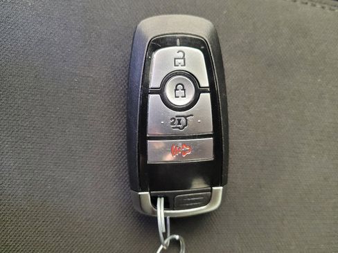 Used 2022 Ford Explorer XLT AWD/4WD image 32