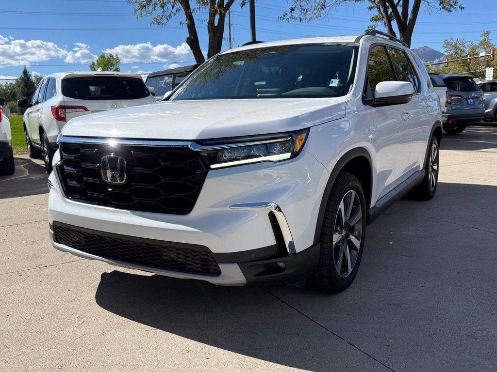 Used 2025 Honda Pilot Touring image 8