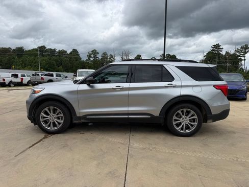 Used 2020 Ford Explorer XLT w/ Equipment Group 202A RWD image 2