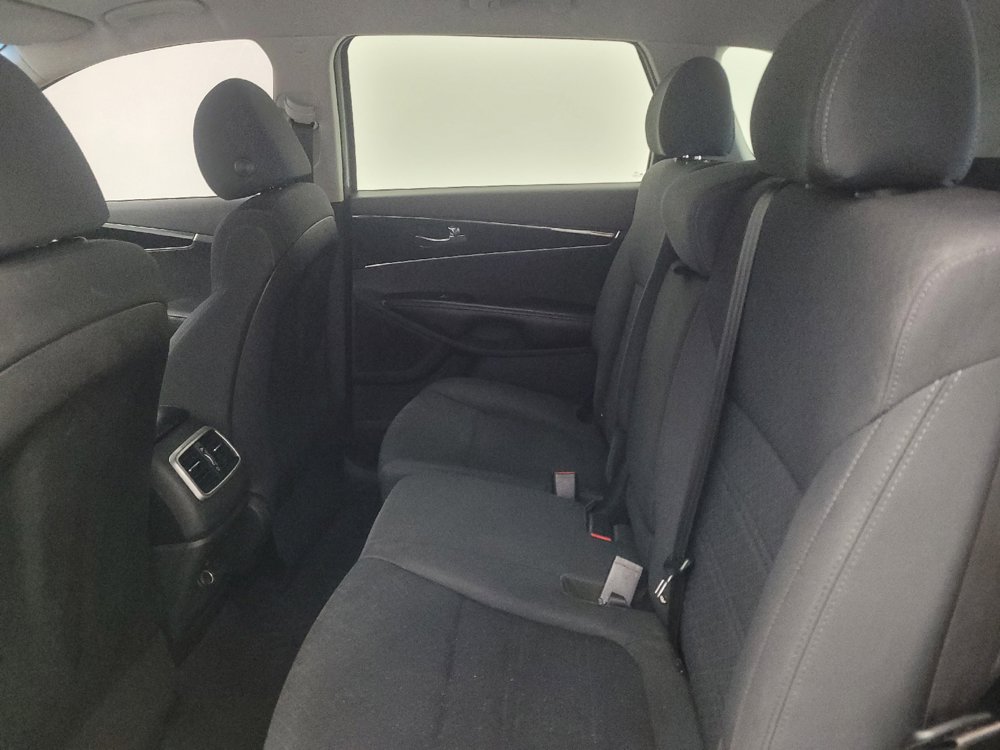 Used 2020 Kia Sorento L FWD image 18