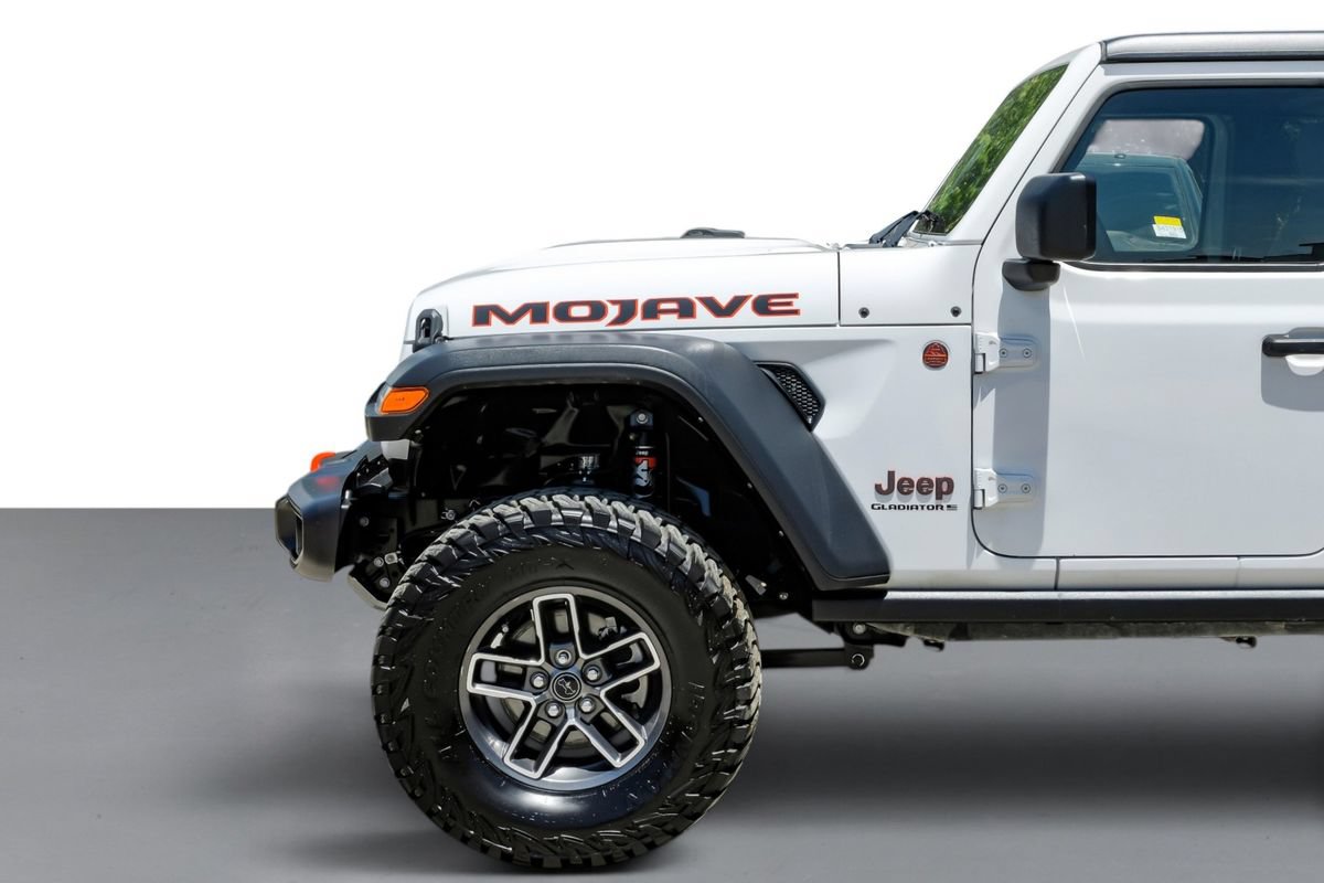 Used 2024 Jeep Gladiator Mojave w/ Convenience Group AWD/4WD image 10