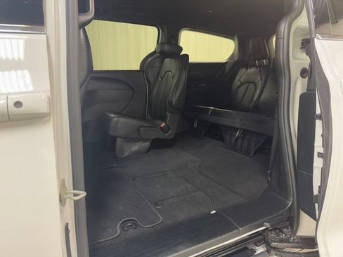 Used 2025 Chrysler Pacifica Select FWD image 35