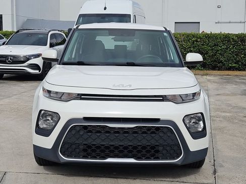 Used 2022 Kia Soul LX FWD image 2