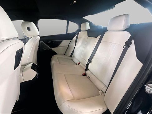 Certified 2026 BMW i5 eDrive40 w/ M Sport Package AWD/4WD image 17