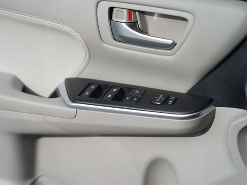 Used 2015 Toyota Camry XLE FWD image 29