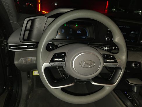 Used 2025 Hyundai Elantra SE FWD image 7