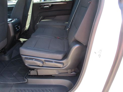 New 2026 Chevrolet Suburban LS image 12