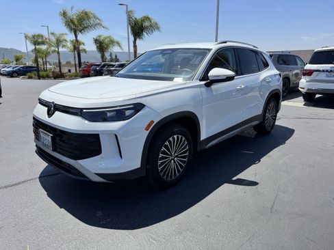 Certified 2025 Volkswagen Tiguan S FWD image 4