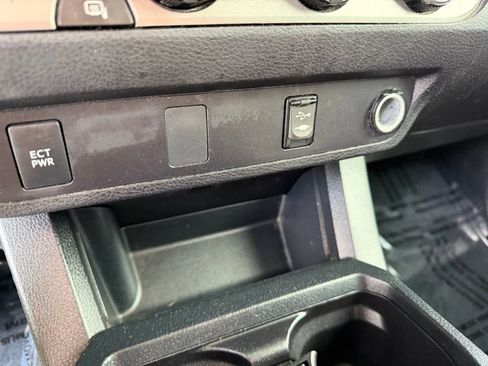 Used 2019 Toyota Tacoma SR w/ SR Convenience Package image 23