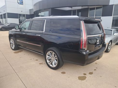 Used 2017 Cadillac Escalade ESV Premium Luxury w/ LPO, Radiant Package AWD/4WD image 7