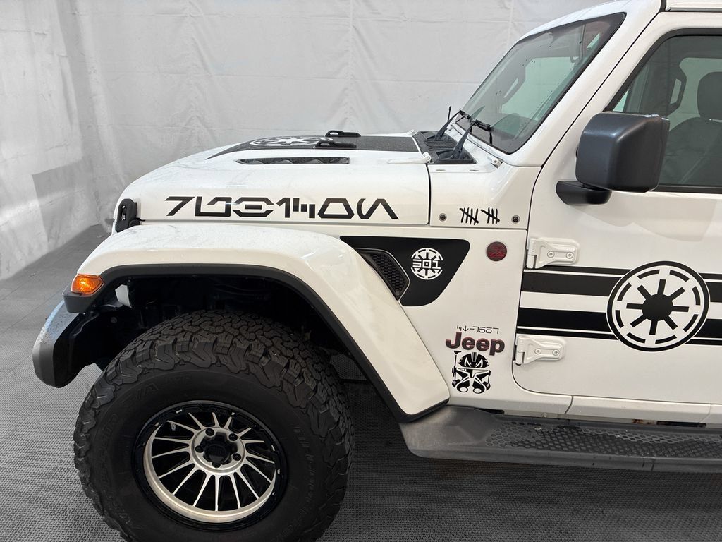 Used 2018 Jeep Wrangler Unlimited Rubicon w/ LED Lighting Group AWD/4WD image 3