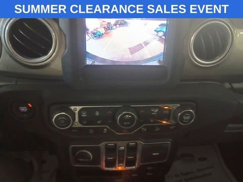 Used 2018 Jeep Wrangler Unlimited Sahara AWD/4WD image 12