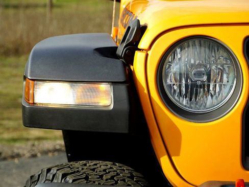 Used 2021 Jeep Wrangler Unlimited Rubicon image 3